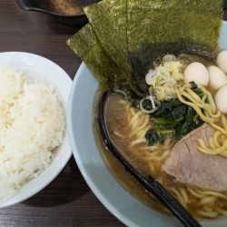 らーめん、うずら玉子、ライス並