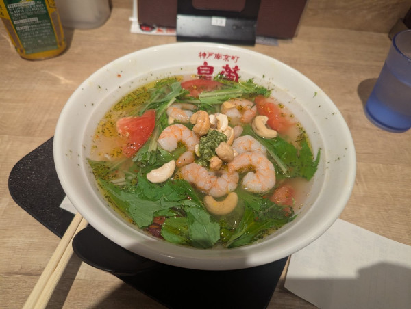 「海老トマトバジルラーメン1080円」@皇蘭 アルデ新大阪店の写真