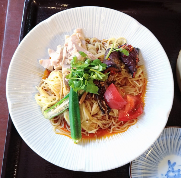 「発酵旨辛冷麺セット＋ライチ巻きの黒酢酢豚」@墨花居 田無店の写真