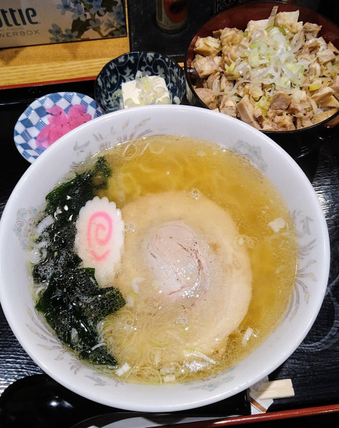 「塩ラーメン＋ミニネギチャーシュー丼」@三平食堂の写真