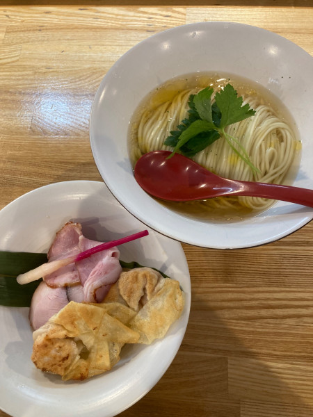 「（梅）かけそば　白醤油　具材の盛り合わせ」@自家製麺 くろ松の写真