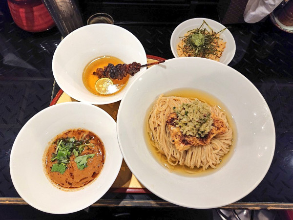 「【限定】鰻山椒鬼おろし昆布水2色つけ麺 (麺300g)」@トーキョーニューミクスチャーヌードル 八咫烏 CHIKARABOの写真