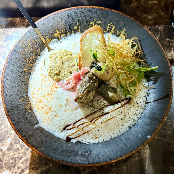 「極濃厚牡蠣ラーメン ¥1,180」@ただいま、変身中。の写真