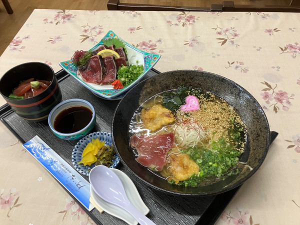 「かつおラーメン　かつおづくしセット　1800円」@だいとくの写真
