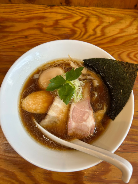 「味玉手揉み中華そば・醤油1250円」@麺や晴心の写真