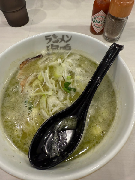 「ラーメンジェノバ」@ラーメン海鳴 福岡空港店の写真