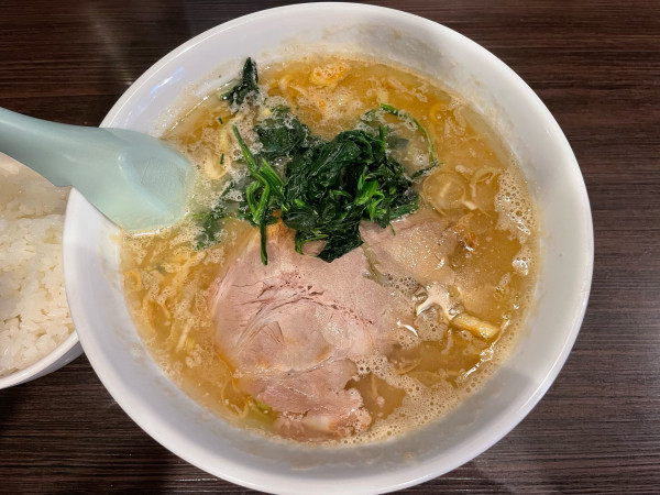 「豚骨ラーメン、ライス¥910」@家系とんこつ らーめん峰の写真