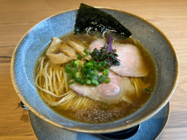 「中華蕎麦　鶏醤油　980円」@中華蕎麦 三藤 石岡店の写真