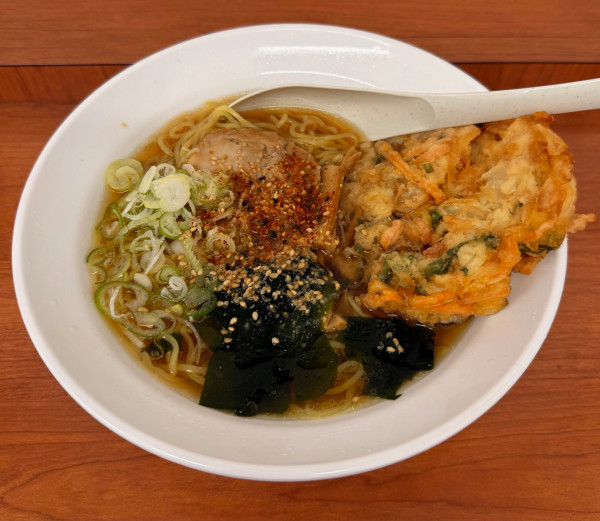 「中華そば（￥490）＋かき揚げ（￥130）」@大江戸そば 上野9・10番ホーム店の写真