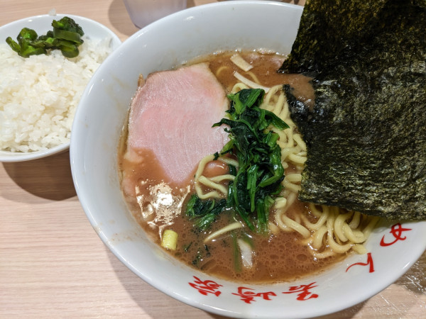 「らーめん＋ライス」@横浜ラーメン 若崎家の写真