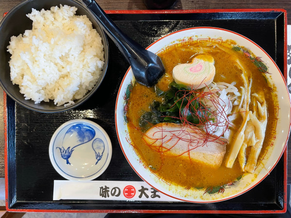 「一郎カレーラーメン、大ライス」@味の大王 総本店の写真