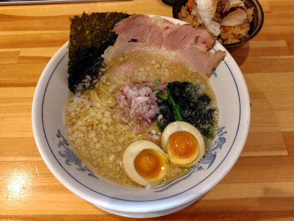 「松葉ガニの焼き出汁背脂中華そば（塩）1500円（この日限定）」@粋な中華蕎麦 みらいの写真