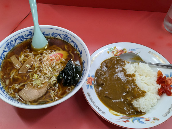 「Ｃセット（ラーメン+半カレー）￥750」@三来軒の写真
