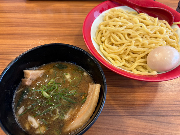 「つけ麺（大盛）＋半熟味玉」@百麺 世田谷店の写真