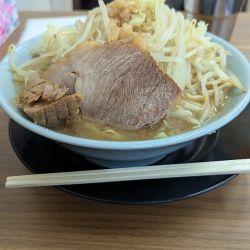 俺道ラーメン、チャーシュー1枚、野菜、ニンニク