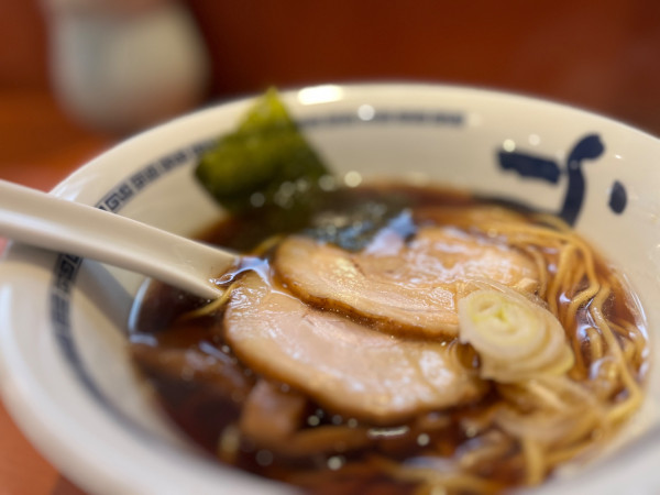 「らーめん醤油並 950円」@たけちゃんにぼしらーめん 調布店の写真