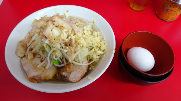 「小：汁なし（900円）＋生たまご（100円）ニンニクアブラ」@ラーメン二郎 大宮公園駅前店の写真