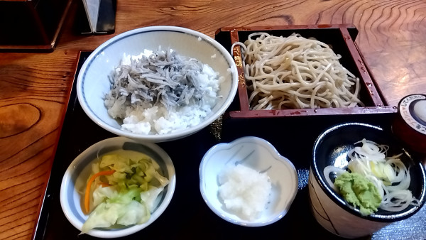 「もり（しらす丼　ランチセット）８５０円」@そば処 丸屋の写真