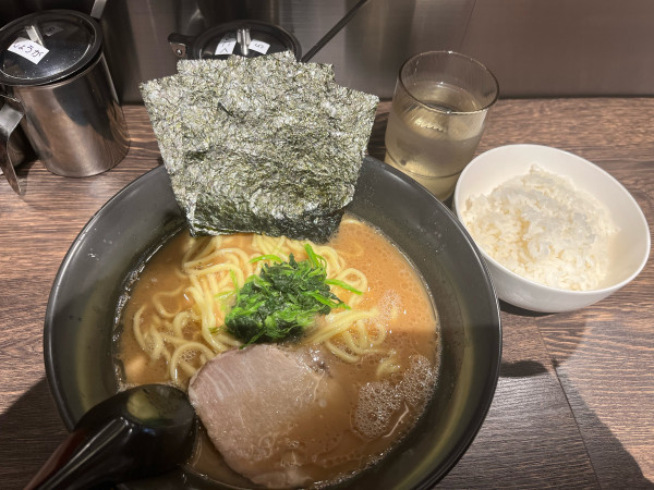 「ラーメン並」@らーめん 吟太の写真