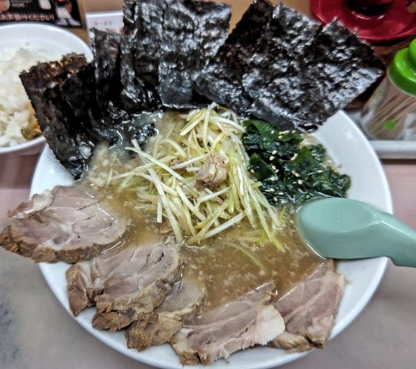 「ネギチャーシューメン+海苔」@ラーメン かいざんの写真