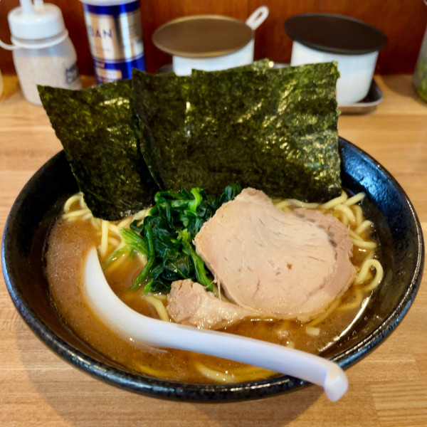 「ラーメン〝中盛〟」@家系らーめん やなぎやの写真