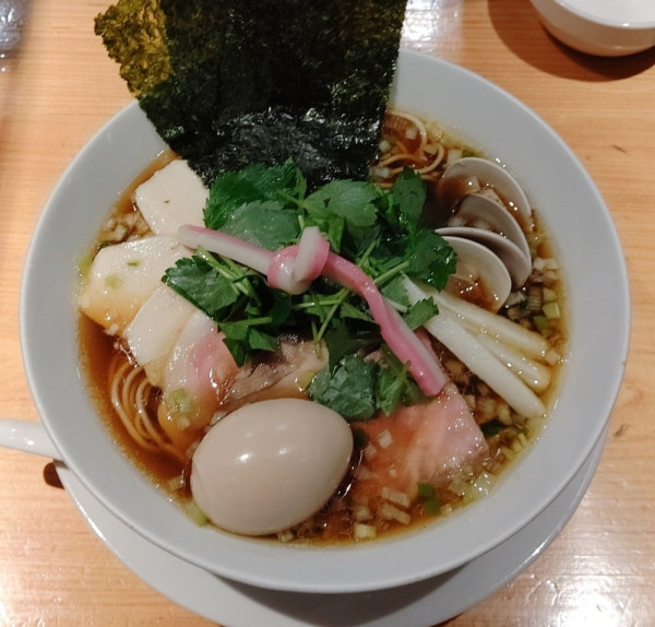 「鶏・煮干・蛤トリプルSOBA」@Ginza Noodles むぎとオリーブの写真