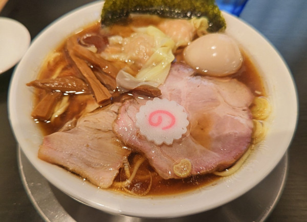 「特製醤油ラーメン」@自家製麺 うるちの写真