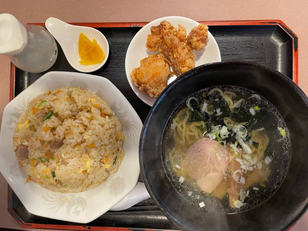 「半ラーセット¥880」@中華食堂 サウスビィラの写真