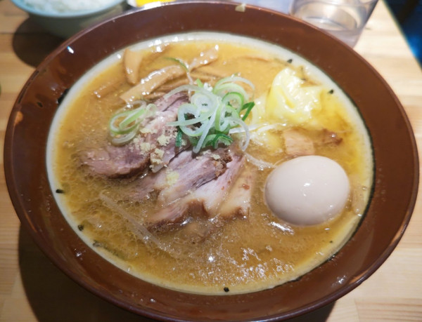 「味噌チャーシュー麺+ゆでたまご」@すみれ 横浜店の写真
