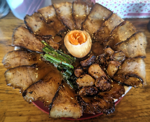「焼豚ラーメン+肉盛+にんにく」@焼豚ラーメン 三條 葛飾店の写真