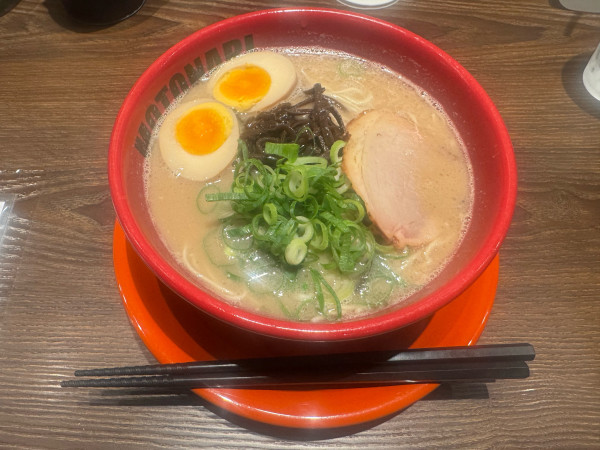 「玉子もとなりラーメン」@麺や偶 もとなり 那覇空港店の写真
