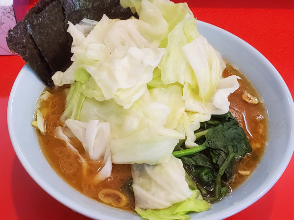 「並ラーメン+キャベツ」@横浜家系ラーメン 黄金家 新町店の写真