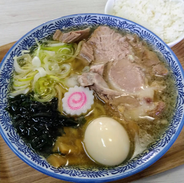 「塩ラーメン＋味玉､半ライス」@NEW Akkeyラーメンの写真