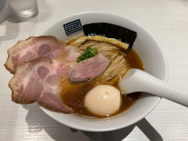 「特製淡麗醤油らーめん」@淡麗拉麺 己巳の写真