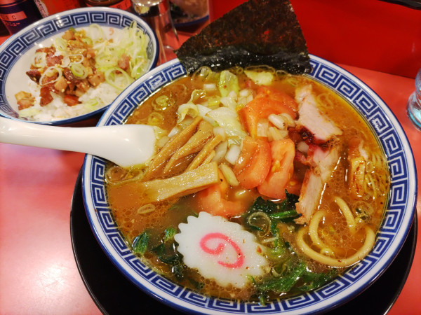 「龍ヶ崎ラーメン（半玉-100円）1280円 他」@らーめんいっとく 竜ヶ崎店の写真