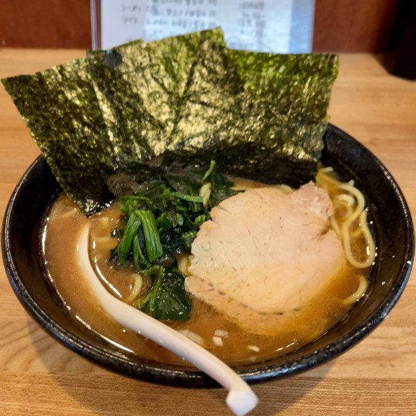 「ラーメン〝中盛〟」@家系らーめん やなぎやの写真