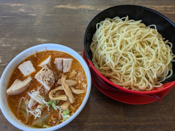 「辛みそつけ麺（麺500g、冷たい麺、味濃いめ）」@ラッキー食堂まとや 千曲店の写真