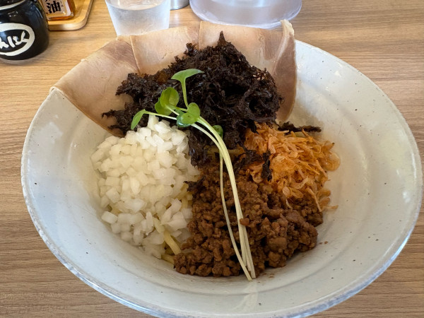 「【限定】油そば900円」@らーめん ぶる麺の写真