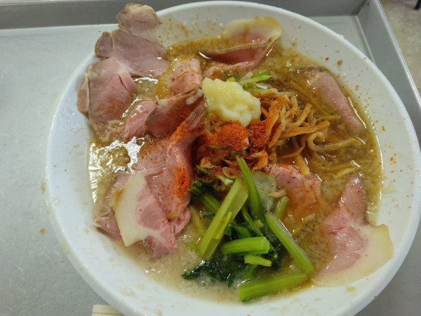 「こってり醤油チャーシュー麺800円、選択太麺」@とん平食堂 柏店の写真