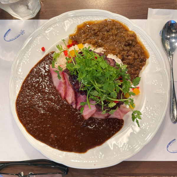 「ハーフ＆ハーブ（牛タン・ベーコン）」@カレー&ハーブ チェリーブロッサム 新百合ヶ丘店の写真