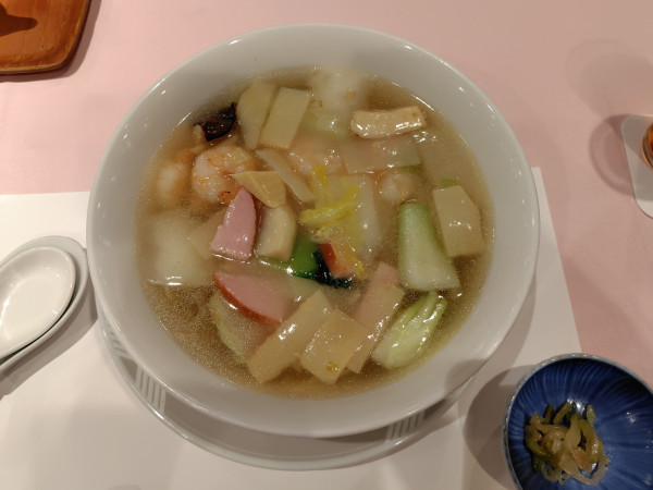 「小海老スープそば1331円（サービス料込み）」@大観苑の写真