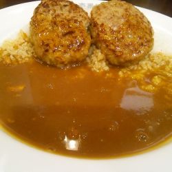 ハンバーグ（2個）カレー 976円＋ライス250g ▲30円