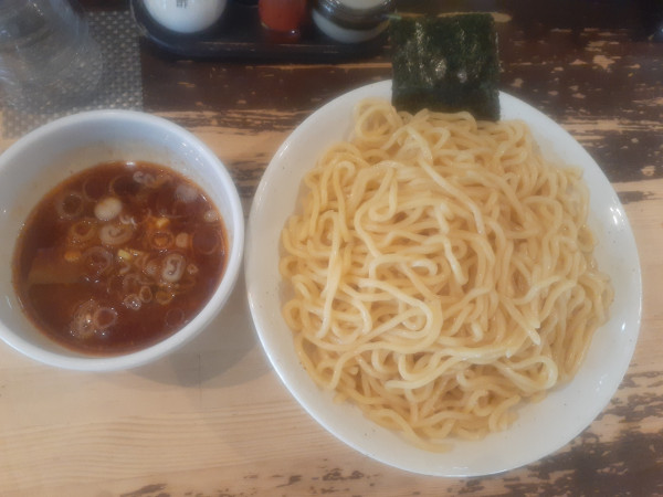 「麻辛丸、メガ盛」@西新宿 つけそば 黒門の写真