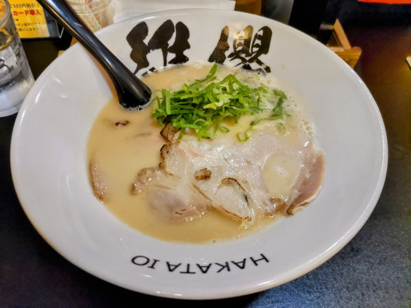 「濃厚博多豚骨 850円」@博多海老豚骨ラーメン 維櫻の写真