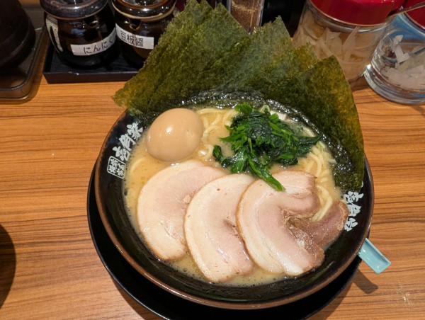 「MAXラーメン」@横浜家系ラーメン 壱角家 芝公園店の写真