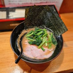 豚骨醤油ラーメン