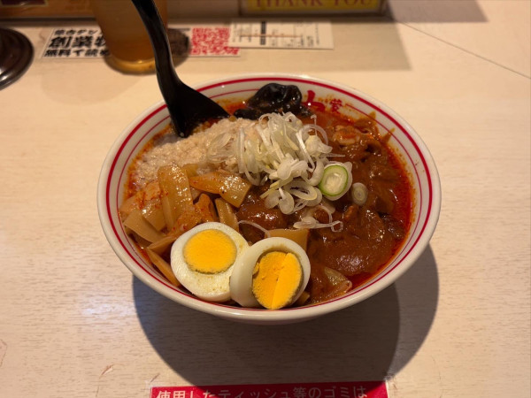 「北極インドラーメン 背脂、北極味玉、辛メンマ」@蒙古タンメン 中本 新宿店の写真