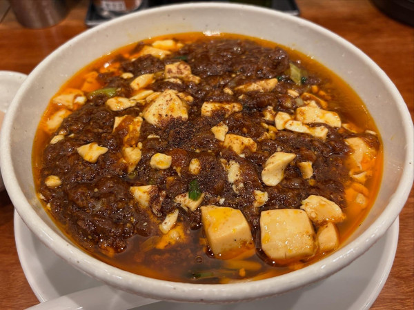 「カレー麻婆麺 4辛、味玉」@SHIBIRE-NOODLES 蝋燭屋 京橋エドグラン店の写真