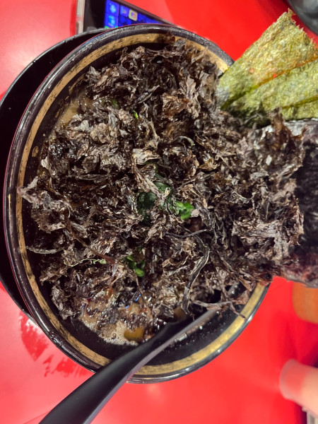 「ラーメン(並)900円＋岩のり200円」@横浜家系ラーメン 大輝家の写真