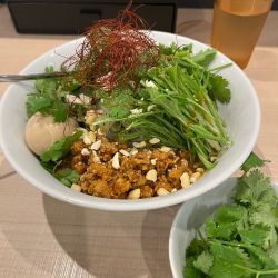 [限定]パクチー担々麺　1400円　追い飯付き